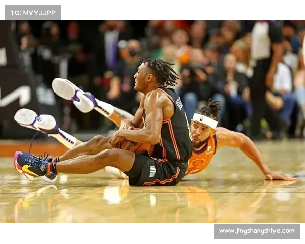 如何从战术层面解析约翰逊的快攻节奏与反击战术的应用与演变